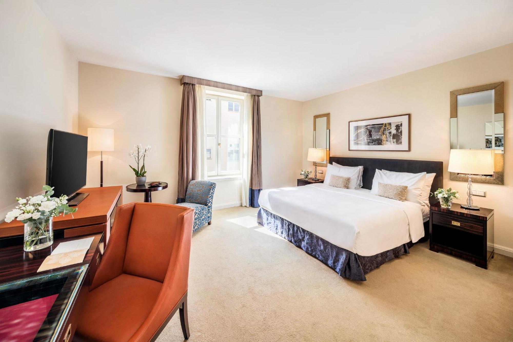 Mandarin Oriental, Hotel